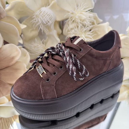 Czekoladowe sneakersy
