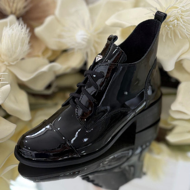 Pro-moda – Lakierowane półbuty damskie ze skóry naturalnej