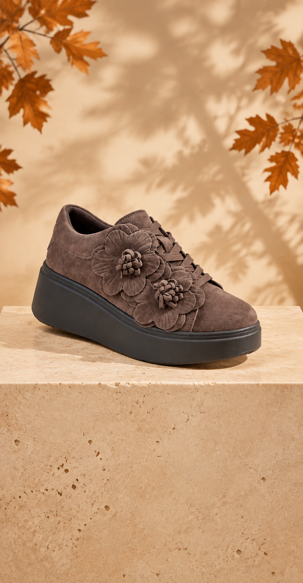 <p>Sneakersy brązowe</p>